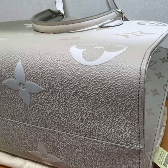 Louis Vuitton On The Go MM - Picture 4 of 9